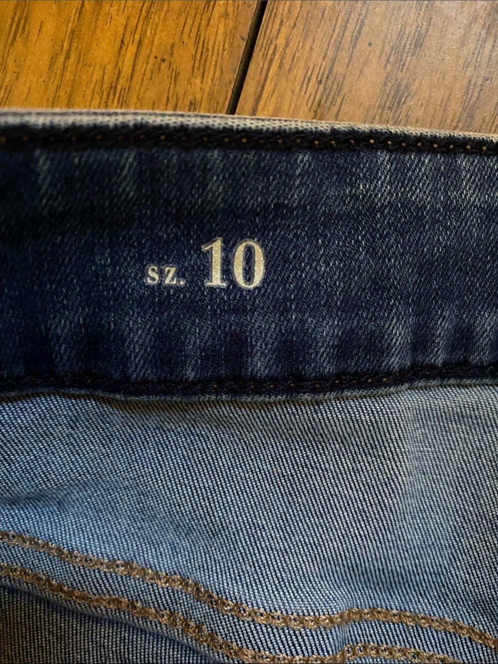 White House Black Market Cropped Jeans with Gold Embellishments Size 10 - Picture 7 of 11